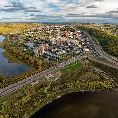 Top Floor Riverfront Condo With Stellar Sunsets! Fort Mcmurray Exterior photo