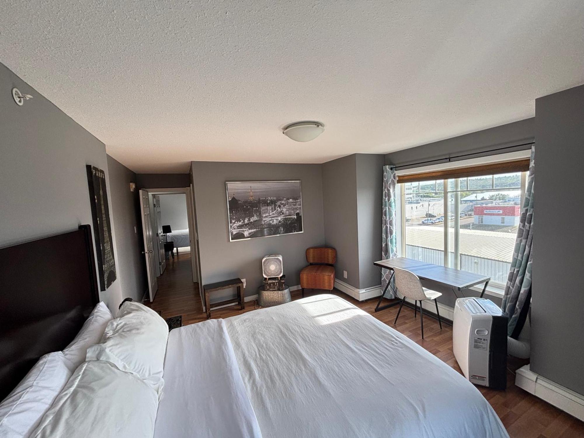 Top Floor Riverfront Condo With Stellar Sunsets! Fort Mcmurray Exterior photo