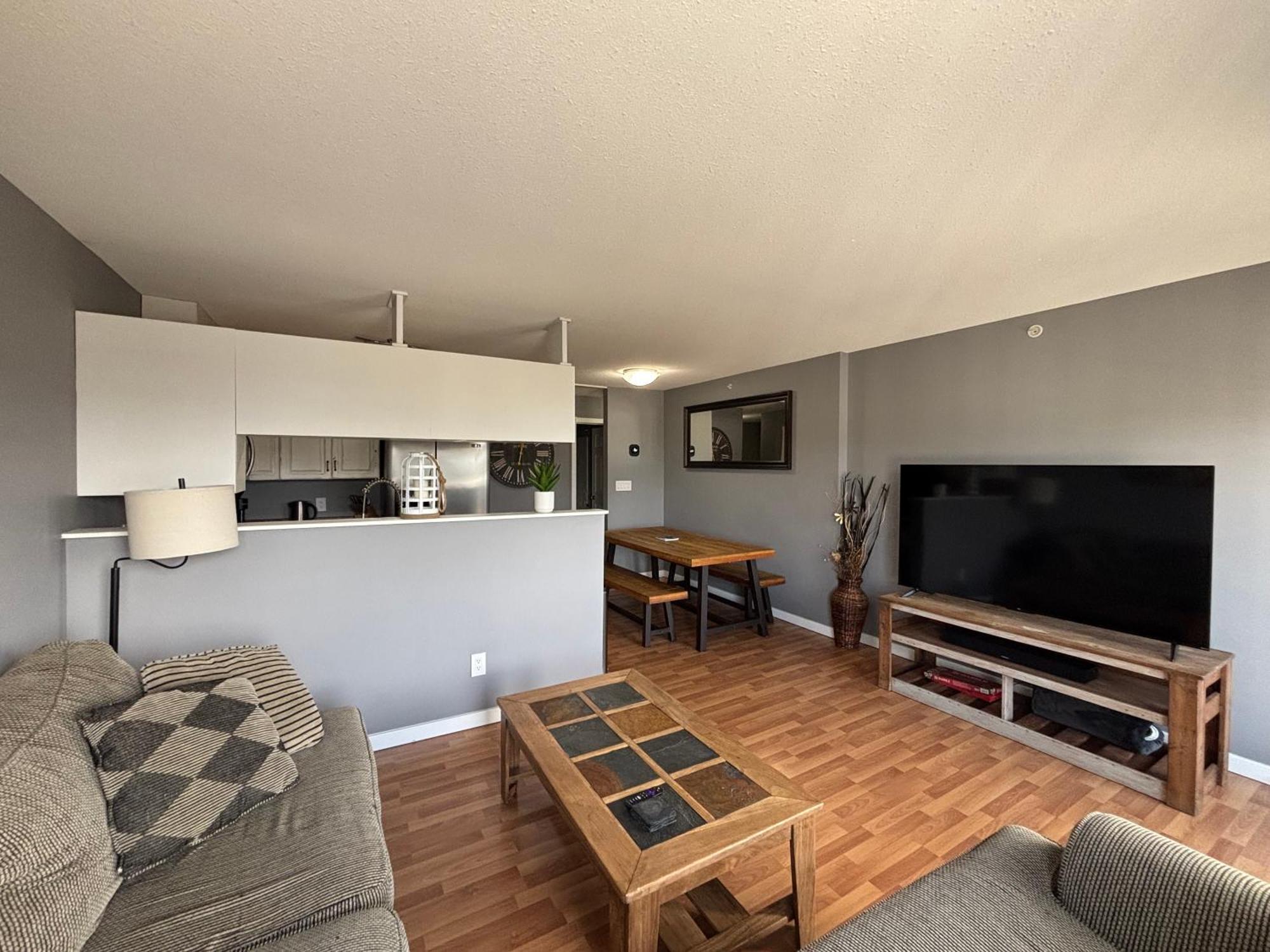 Top Floor Riverfront Condo With Stellar Sunsets! Fort Mcmurray Exterior photo